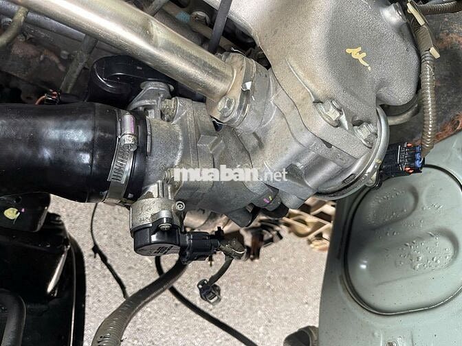 Toyota Hiace 2010 tải van 3 chỗ - 10000 km