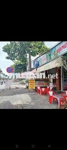 Mặt bằng kinh doanh Diên tích 100 m2 gần ngã tư