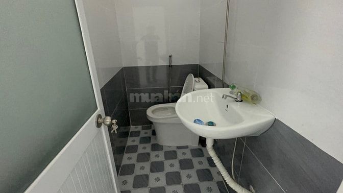 Nhà hẻm xe hơi ngủ trong nhà,4x20m, đường C4 Phạm Hùng ,giá chỉ 3,5 tỷ