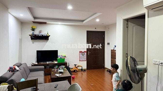 Cần bán căn hộ 67m2 2n2vs tầng đẹp toà v2 thevesta