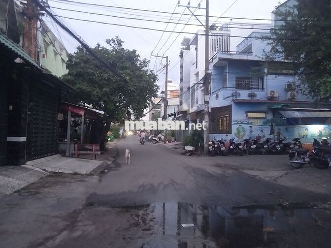 Bán nhà đẹp 2 mặt tiền hẻm xe hơi Bến Bình Đông