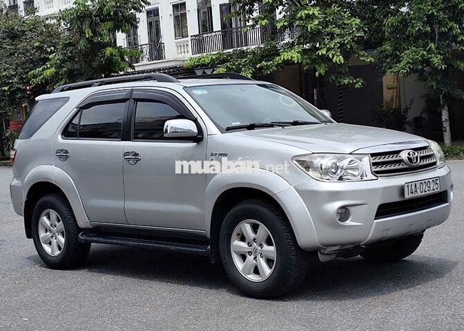 Toyota Fortuner 2.7 V 2011 - 315 Triệu