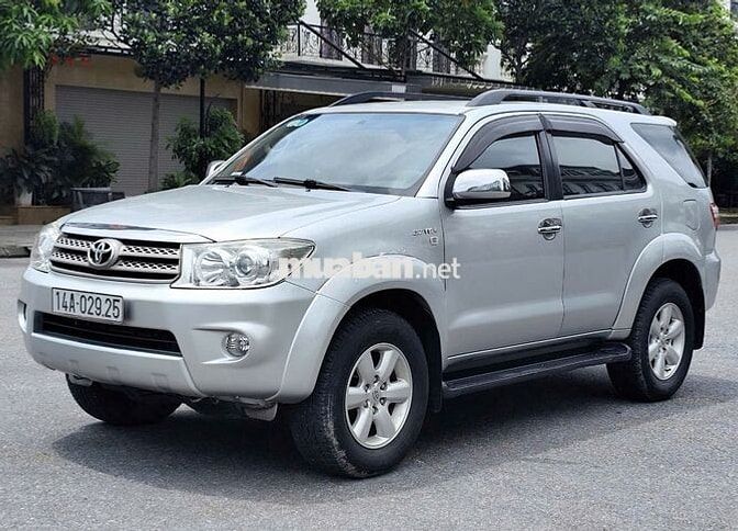 Toyota Fortuner 2.7 V 2011 - 315 Triệu