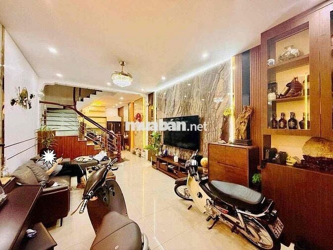 NHÀ ĐẸP MAI DỊCH 50M – SẴN Ở NGAY – NỘI THẤT SANG TRỌNG. PL CHUẨN.
