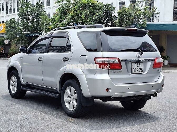 Toyota Fortuner 2.7 V 2011 - 315 Triệu