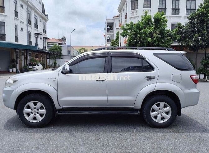 Toyota Fortuner 2.7 V 2011 - 315 Triệu