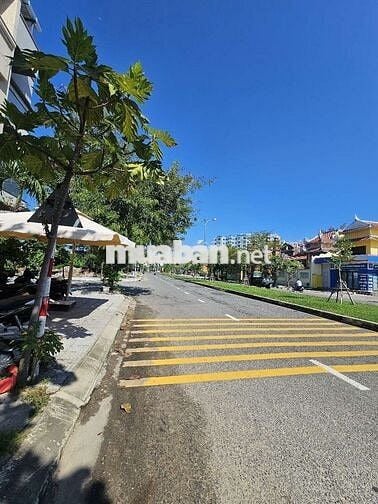 🌳🌳🌳🌳🌳

🔔Bán lô đất mặt tiền đường Ngô Thì Hương -7m5 , Nại Hiên