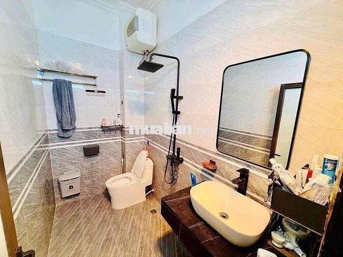 NHÀ ĐẸP MAI DỊCH 50M – SẴN Ở NGAY – NỘI THẤT SANG TRỌNG. PL CHUẨN.