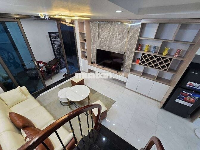 Nhỉnh 8 tỷ nhà phố Hoàng Hoa Thám vài bước ra đường đỗ ô tô