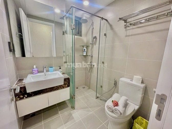 Tôi bán CH 65m2/2 tỷ 6 (3pn)SHR,Đẹp,vay 70% Mới view Hồ Bơi PVăn Đồng 