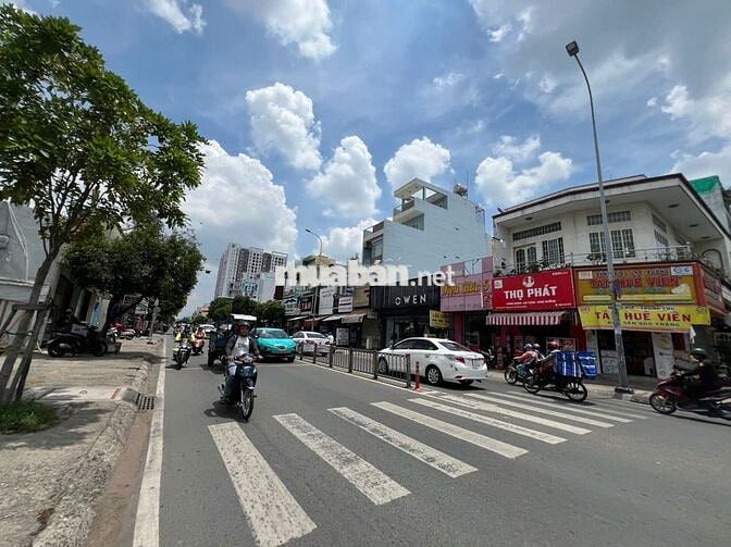 CHo thuê nhà mặt tiền đường Hoà bình 8,2x20m trống suốt vị trí kd đông