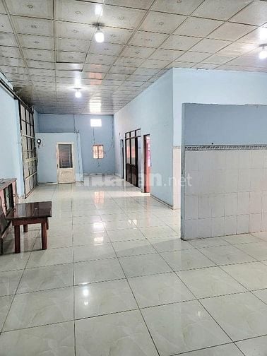 Cho thuê 400m2 kho, xưởng đường Dương Công Khi xã Xuân Thới Thượng