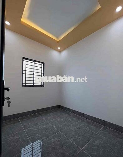 Bán nhà 758 triệu nằm ngay đường Nguyễn Hữu Cảnh, Thuận an. 90m2 SHR