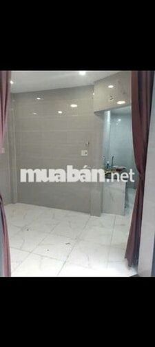 Nhà nguyên căn gần ngay mặt tiền