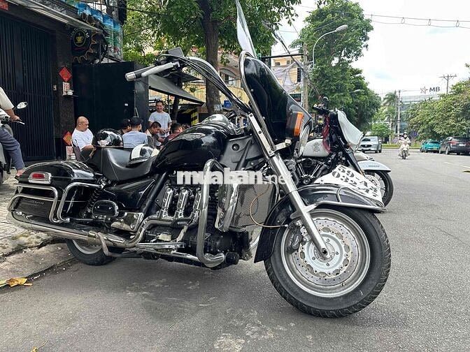 Cần Bán Triumph Rocket3 touring