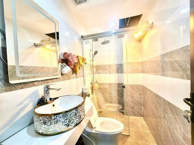 Cầu Giấy 40m2*6T, MT4m, 2 thoáng mở cửa, cách ô tô 10m, nhà mới 9.3 tỷ