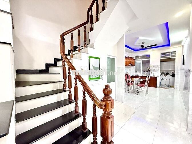 NHÀ 3 TẦNG 3 PHÒNG NGỦ GIÁ 13 TRIỆU/THÁNG KHU PHƯỚC LONG