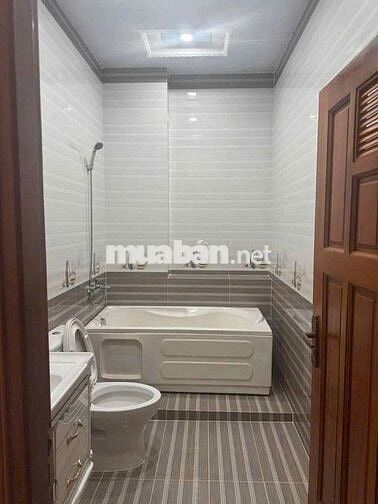 NHÀ TRỆT 3 LẦU - CÁCH TRẦN HOÀNG NA 50M