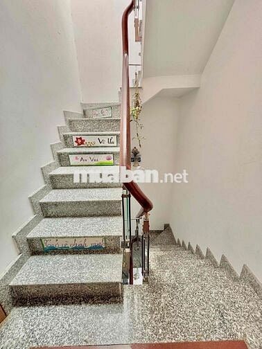 NHÀ NGUYÊN CĂN 4PN-3WC-2ST NGAY CHỢ PHẠM VĂN HAI - BỜ KÈ HSTS