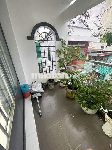 - Vị trí: Căn góc 3 mặt Hẻm Bãi Sậy, P.8, Q.6 c