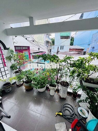 - Vị trí: Căn góc 3 mặt Hẻm Bãi Sậy, P.8, Q.6 c