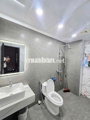 Bán Nhà Dịch Vọng Hậu - 40M2 - Thang Máy - Ô Tô  Tránh - Kinh Doanh