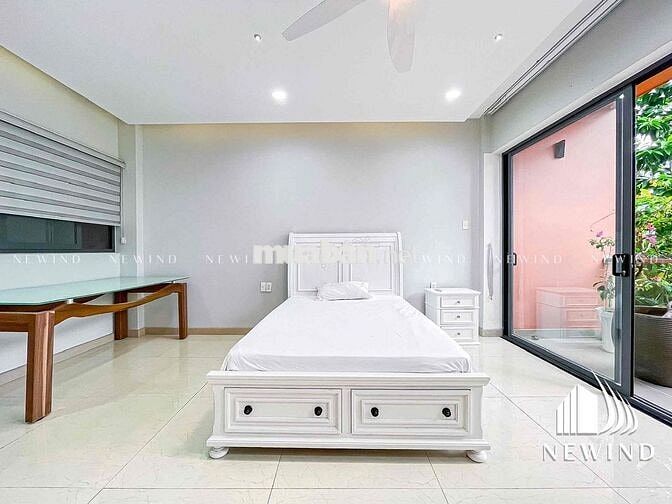 Cho thuê phòng ban công full nội thất bgay trung tâm quận 7