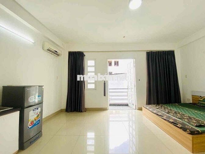 Cho thuê căn hộ Ban công full nội thất cách Đại học TDTU, RMIT 5 phút