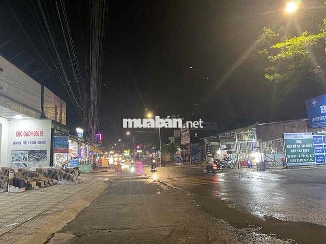 Mặt tiền kinh doanh Showroom nội thất