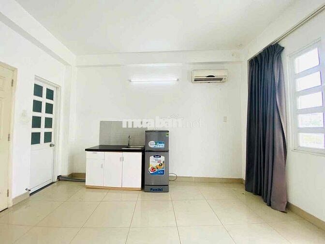 Cho thuê căn hộ Ban công full nội thất cách Đại học TDTU, RMIT 5 phút