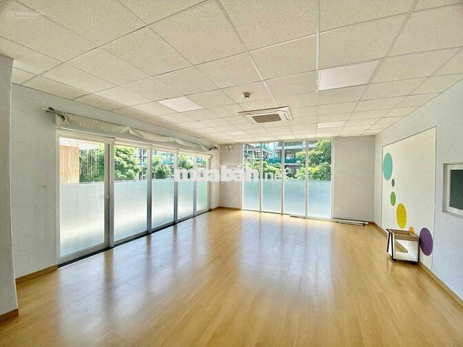 Cho thuê văn phòng tại Thái Thịnh sàn 80m2 nhà mới,văn phòng full kính