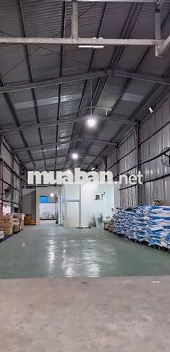 Cần cho thuê gấp kho đẹp với giá rẻ diện tích 730m2 ở Huỳnh Tấn Phát