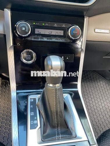 Toyota Veloz 2023 số tự động, màu đỏ zin