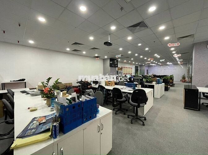 Cho thuê văn phòng tại đường Đặng Tiến Đông sàn 100m2 thông sàn đẹp.