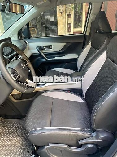 Toyota Veloz 2023 số tự động, màu đỏ zin
