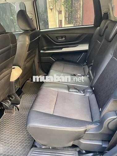 Toyota Veloz 2023 số tự động, màu đỏ zin
