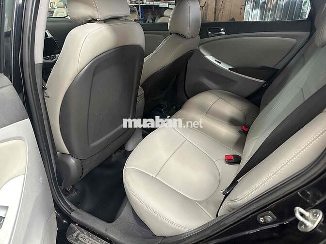 Hyundai Accent 2011 1.4 AT - 123456 km
