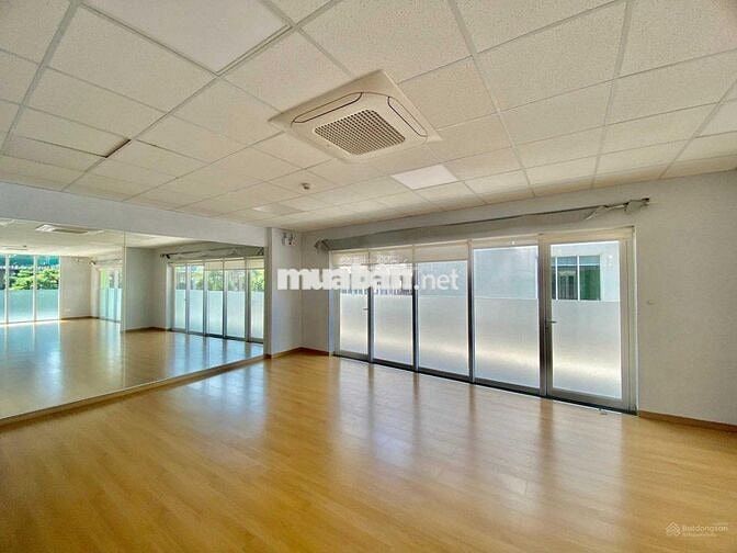 Cho thuê văn phòng tại Thái Thịnh sàn 80m2 nhà mới,văn phòng full kính