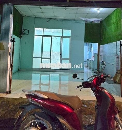 Nhà chính chủ cho thuê  (2 phòng ngủ, sân rộng, đường to 2 xe hơi)