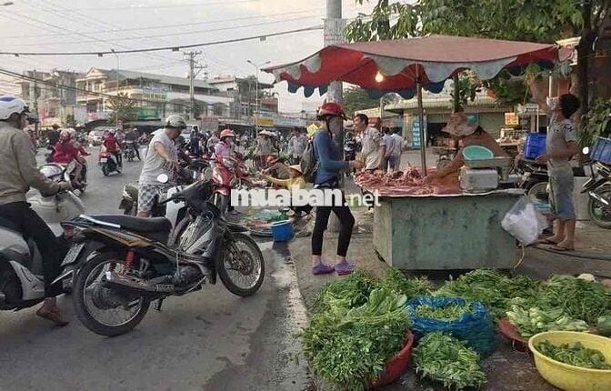 Bán mảng đất 200m2  cho tiền con đi học