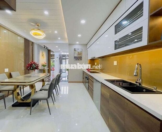 HIẾM🔥- NHÀ 3 TẦNG - 106M2 - CHỈ HƠN 3 TỶ - NGAY VINCOM - 550 DĨ AN.