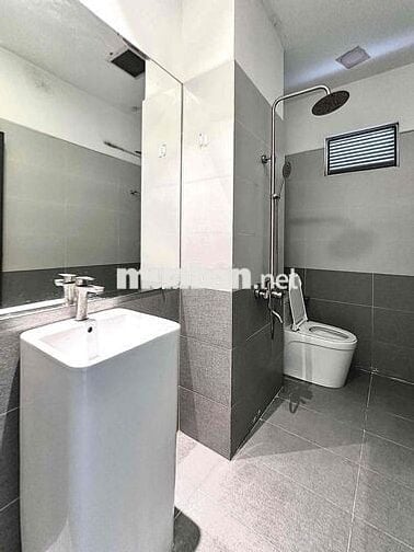 Căn hộ mini có cửa sổ trời - Đầy đủ nội thất - Gần ngã tư hàng xanh