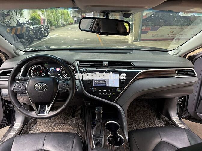 Toyota Camry 2019 2.5Q - 73856 km