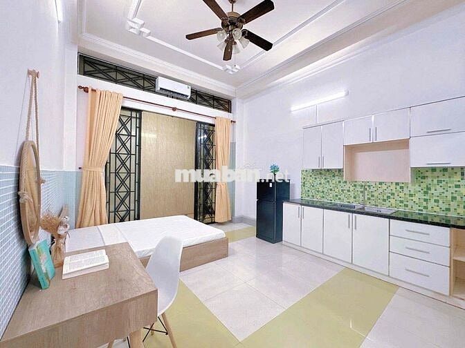 CHDV STUDIO SÂN SAU GIẾNG TRỜI NGAY VÒNG XOAY DÂN CHỦ - CHỢ BẾN THÀNH