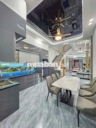 NHÀ PHỐ KIẾN TRÚC CHÂU ÂU 1TRỆT+2LẦU, 3PN, 4WC, MT ĐƯỜNG NHỰA, VỈA HÈ