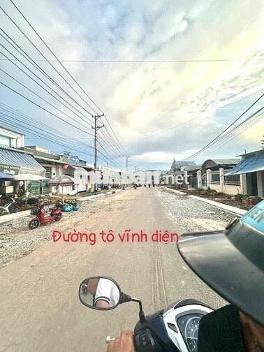 bán lô đất dt 215m2  sát đương tô vĩnh diện đông hoà