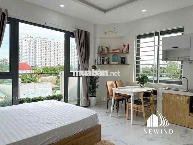 CHDV full nội thất ban công, cửa sổ mới 100% ngay ngã tư Lạc Long Quân