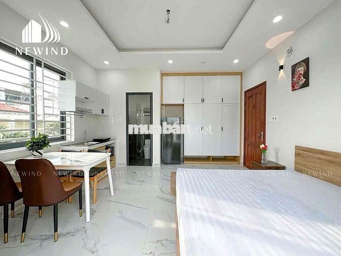 CHDV full nội thất ban công, cửa sổ mới 100% ngay ngã tư Lạc Long Quân
