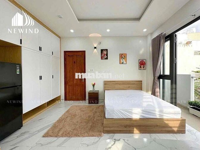 CHDV full nội thất ban công, cửa sổ mới 100% ngay ngã tư Lạc Long Quân