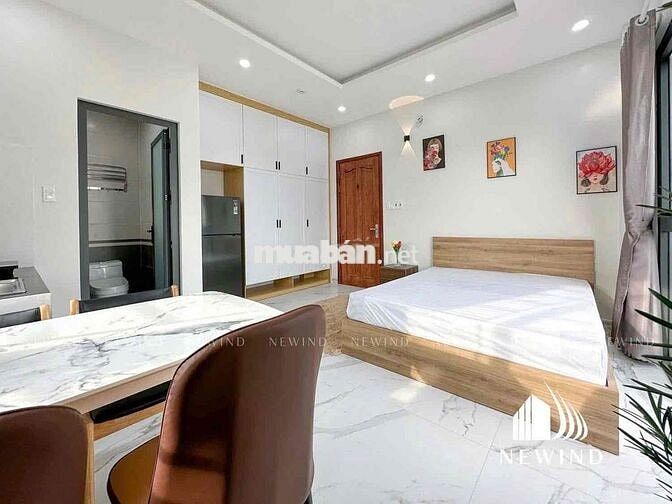 CHDV full nội thất ban công, cửa sổ mới 100% ngay ngã tư Lạc Long Quân
